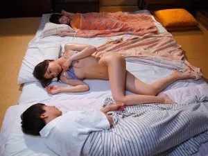 Nhìn thằng bạn đụ vợ mà sót hết cả buồi