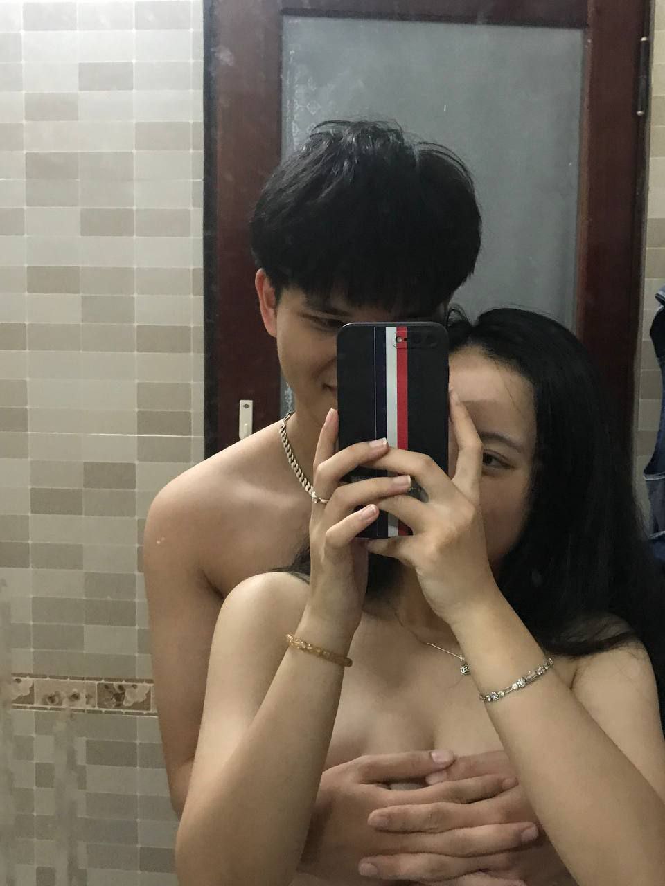 日本的继妹对这段性爱视频感到害羞。